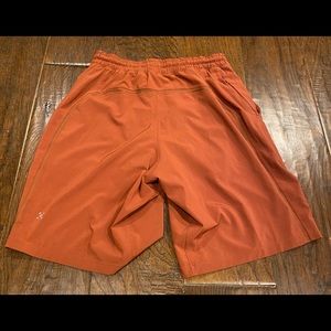 Mens Small Lululemon lined athletic shorts